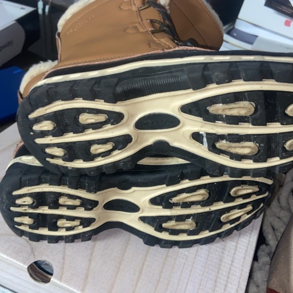 Kids Youth Tan Bearpaw boot.. - Picture 5 of 5